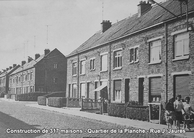 Défilement de vieilles photos des logements construits ou en train d'être construit par la SLM période 1921-1940 Photo Construction de 37 maisons - Quartier de La Planche